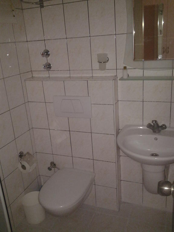 Doppel- oder Zweibettzimmer